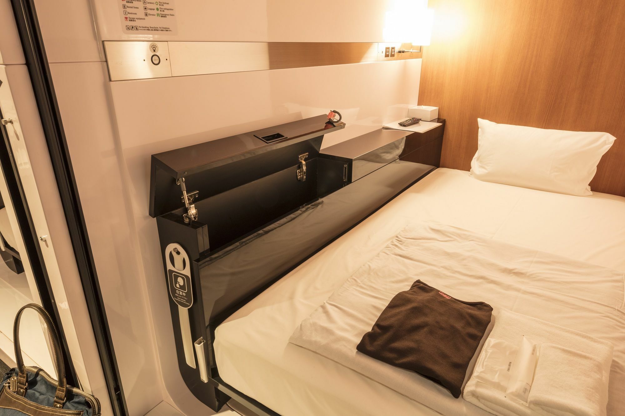 First Cabin Nishiazabu Токіо Екстер'єр фото